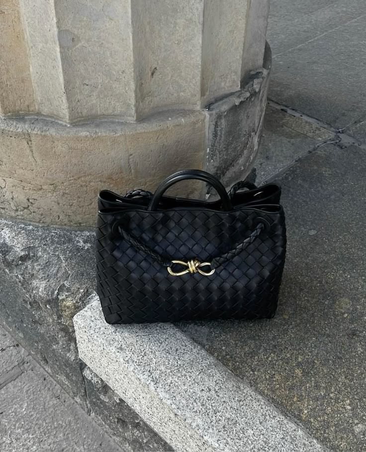 Quiet Luxury Tasker Du Skal Eje i 2025