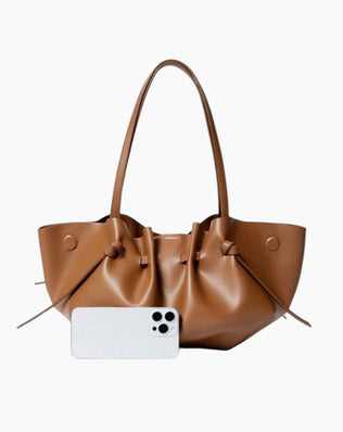 Taske med rynkedetalje og magneter i siden - vegansk læder - Skuldertasker - Khaia