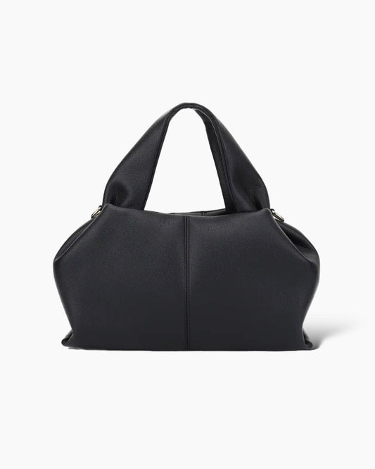 Patricia Taske - Stor i elegant sort design med rummelig konstruktion, dobbelte haandtag og crossbody-rem. Stilfuld taske med praktisk form og minimalistisk udtryk, perfekt til hverdagsbrug. Tasker, Patricia, Laedertasker (vegansk), Bestsellers