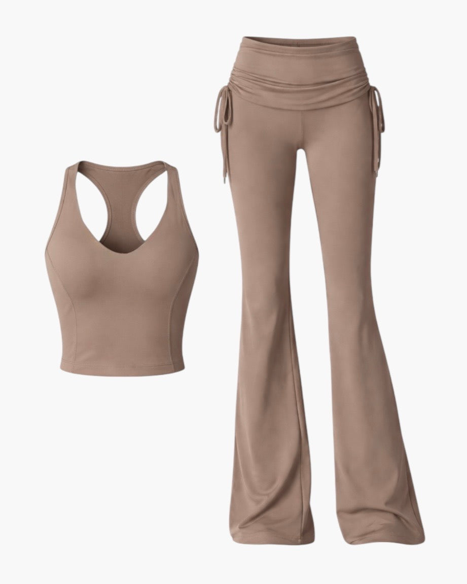 Træningssæt med flared bukser og snører