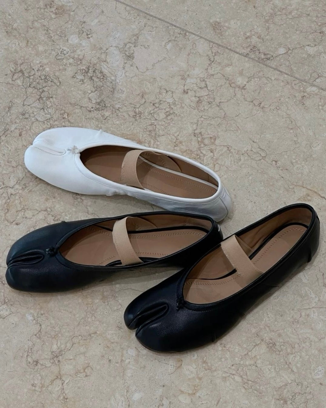 Tabi split-toe ballerinaer med elastisk bånd