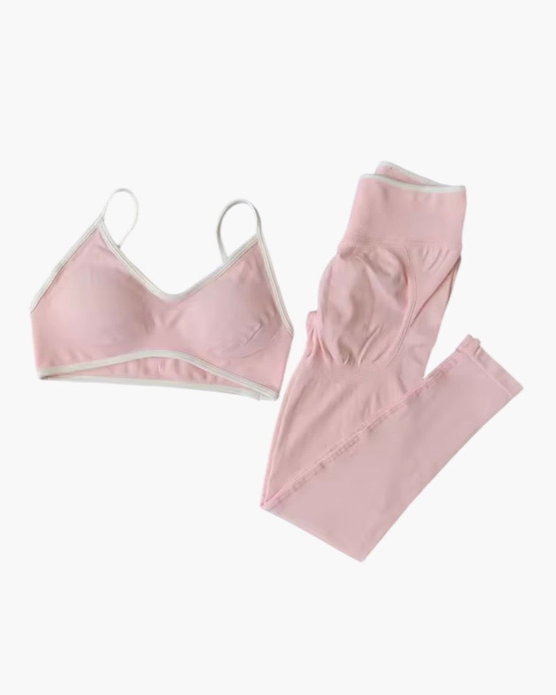 Træningssæt med hvide kanter