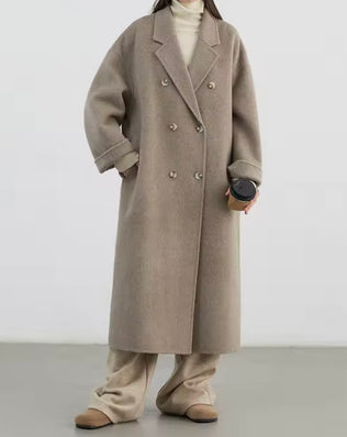 Dobbelttradet uldfrakke i børstet uld med knapper