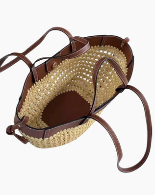 Flettet stråtaske med læderdetaljer