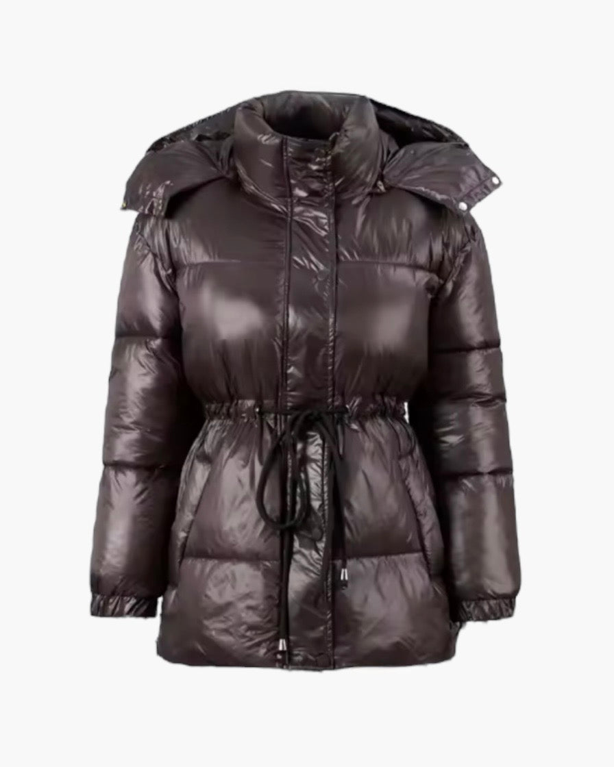 Glossy puffer jakke med snøre i taljen