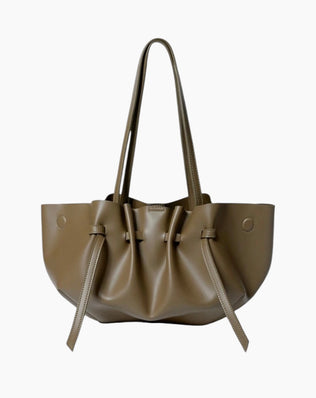 Taske med rynkedetalje og magneter i siden - vegansk læder - Mørk oliven - Skuldertasker - Khaia