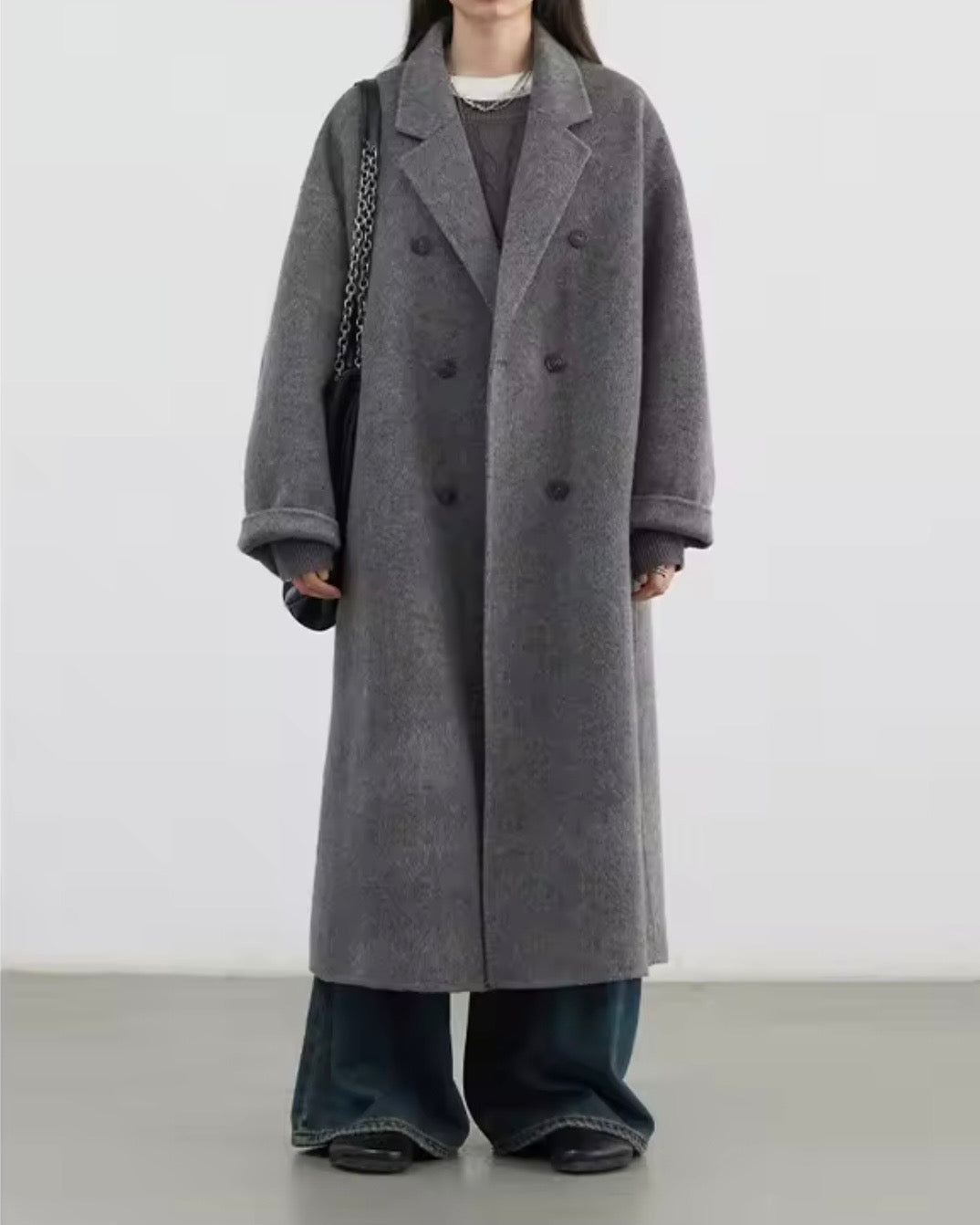 Dobbelttradet uldfrakke i børstet uld med knapper