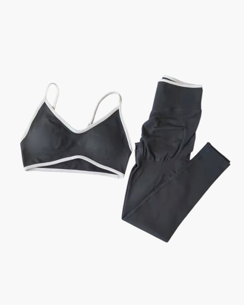 Træningssæt med hvide kanter