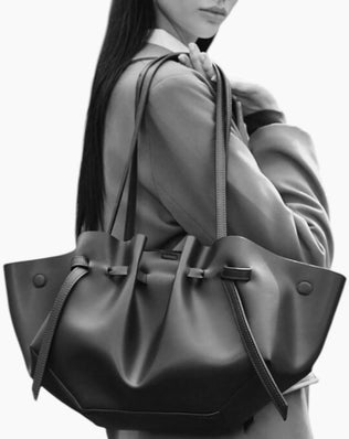 Taske med rynkedetalje og magneter i siden - vegansk læder - Skuldertasker - Khaia