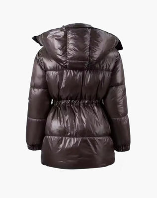Glossy puffer jakke med snøre i taljen