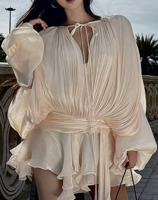 Kjole med bindebånd og ballonærmer - Korte kjoler - Khaia