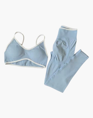 Træningssæt med hvide kanter