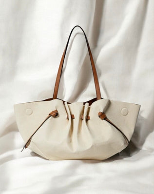 Taske med rynkedetalje og magneter i siden - stof - Skuldertasker - Khaia