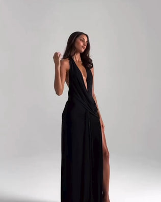 Maxikjole med halterneck og drapering