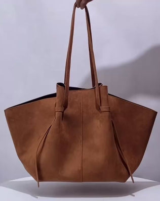 Vifteformet skuldertaske i vegansk ruskind